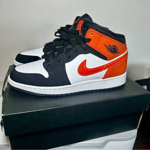 NIKE Air Jordan NWT Women's or Youth Unisex Athletic Shoes, Black Orange White - Picture 9 of 10